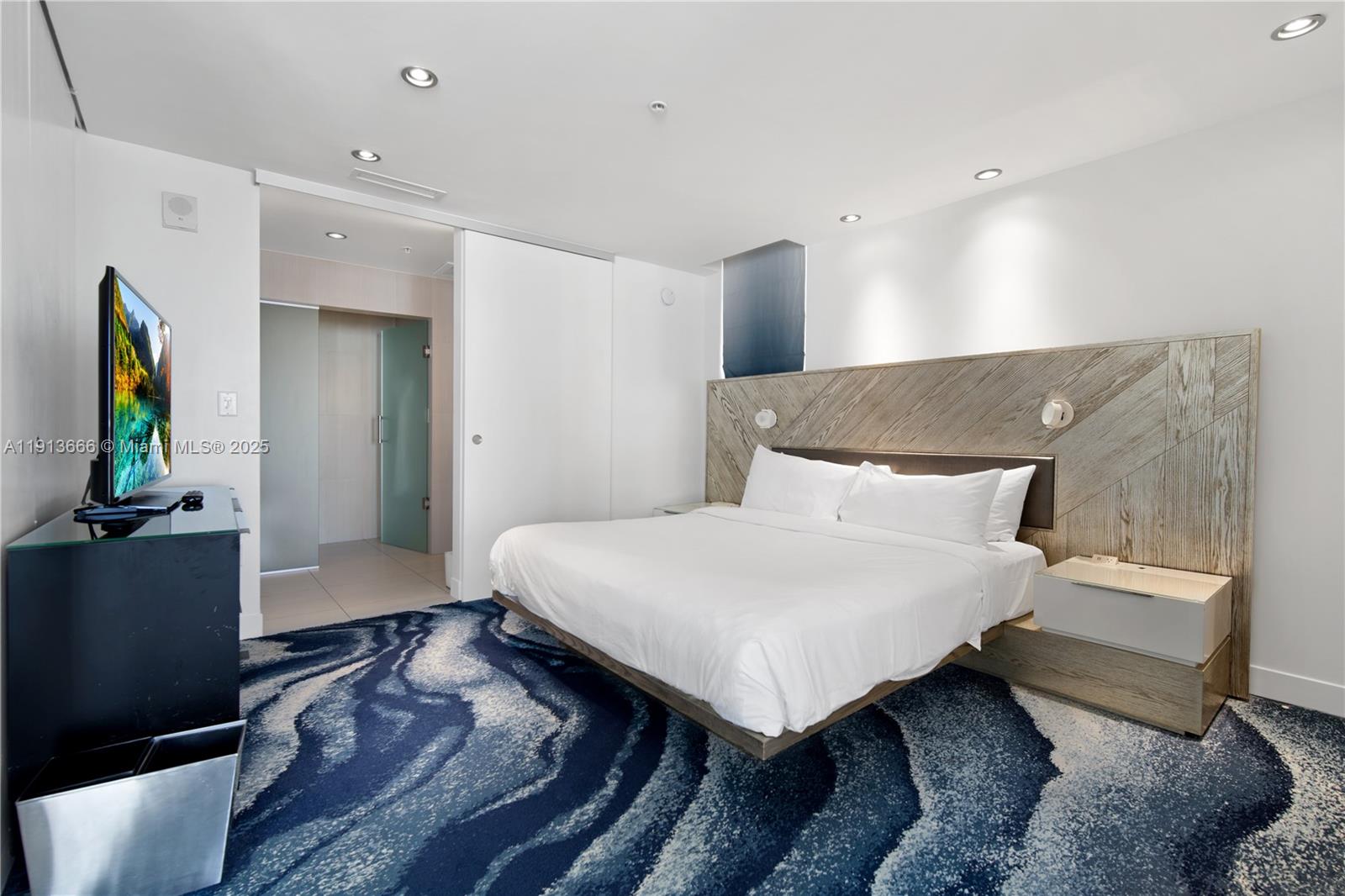 FORT LAUDERDALE RESIDENCE - Residential Lease