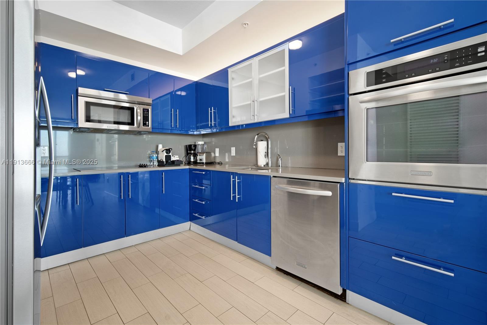 FORT LAUDERDALE RESIDENCE - Residential Lease