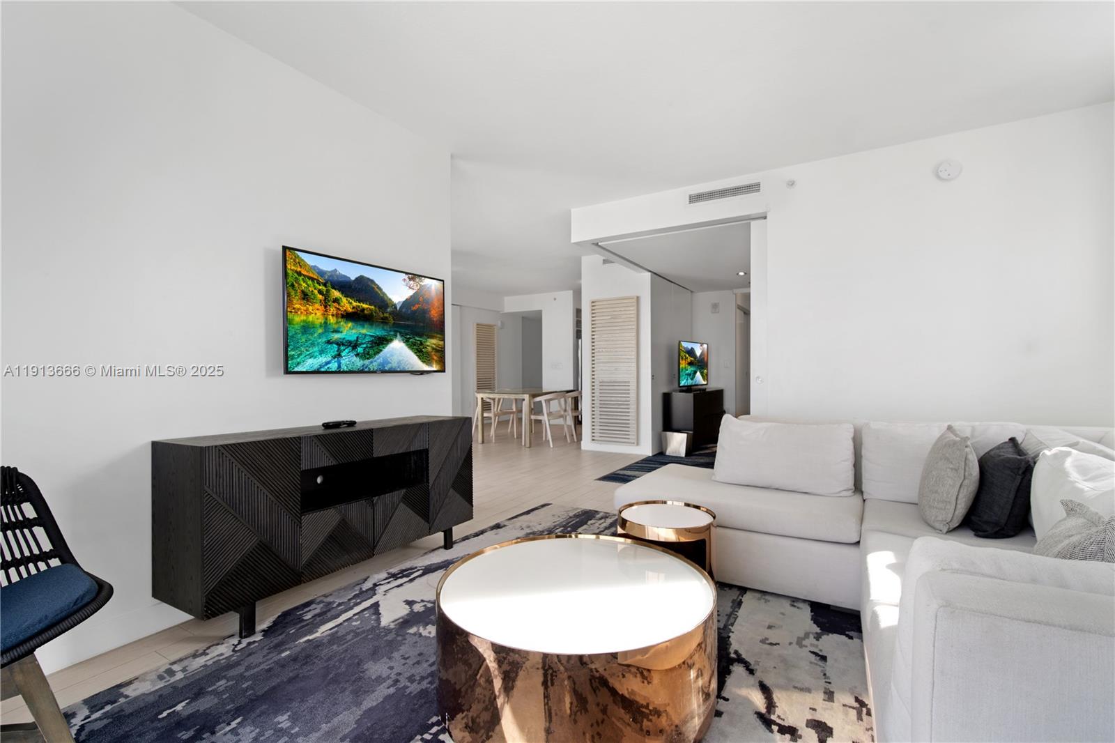 FORT LAUDERDALE RESIDENCE - Residential Lease