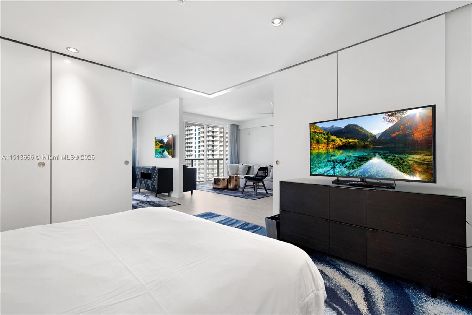 FORT LAUDERDALE RESIDENCE - Residential Lease