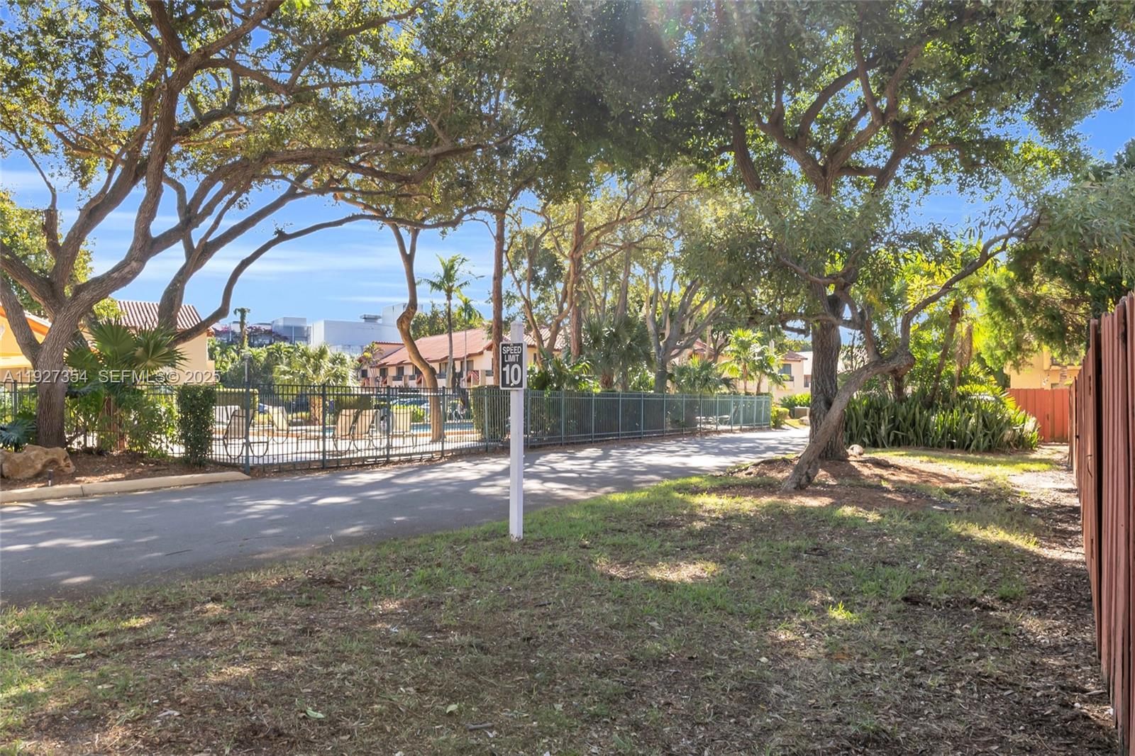 DADELAND COVE SEC 1 - Residential