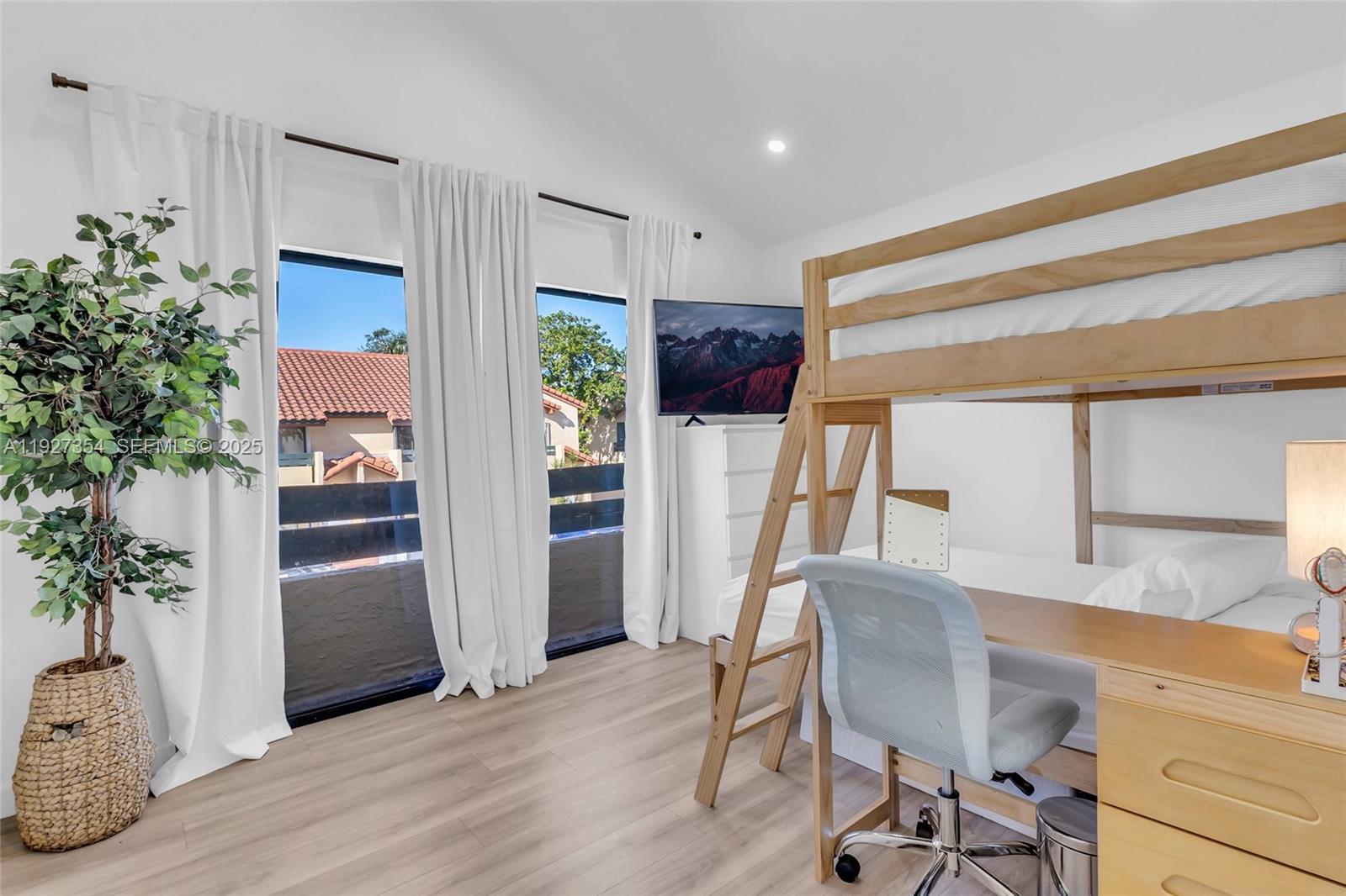 DADELAND COVE SEC 1 - Residential