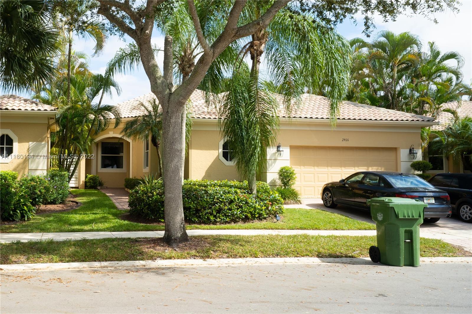 Beautiful House for RENT in WETON HILL. This is THE BEST LOT in BAY ISLE. Situated Right on the 2ND hole of the WESTON HILLS CC players course, with water and golf views in complete privacy with your own TROPICAL OASIS with pool in your backyard. Large spacious floorplan. A+++ School Don't miss the opportunity to rent this amazing house!