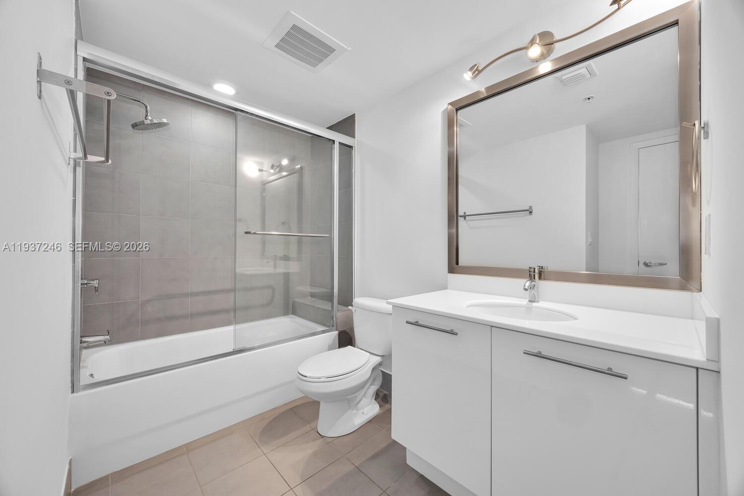 MINT CONDO - Residential