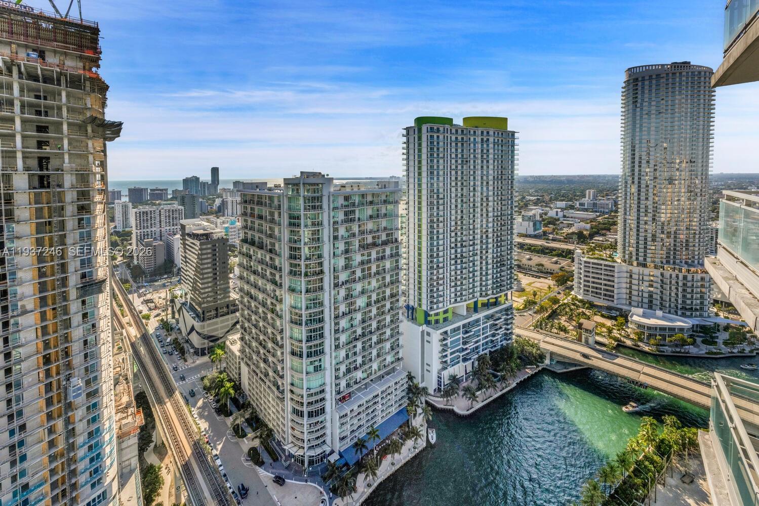 MINT CONDO - Residential