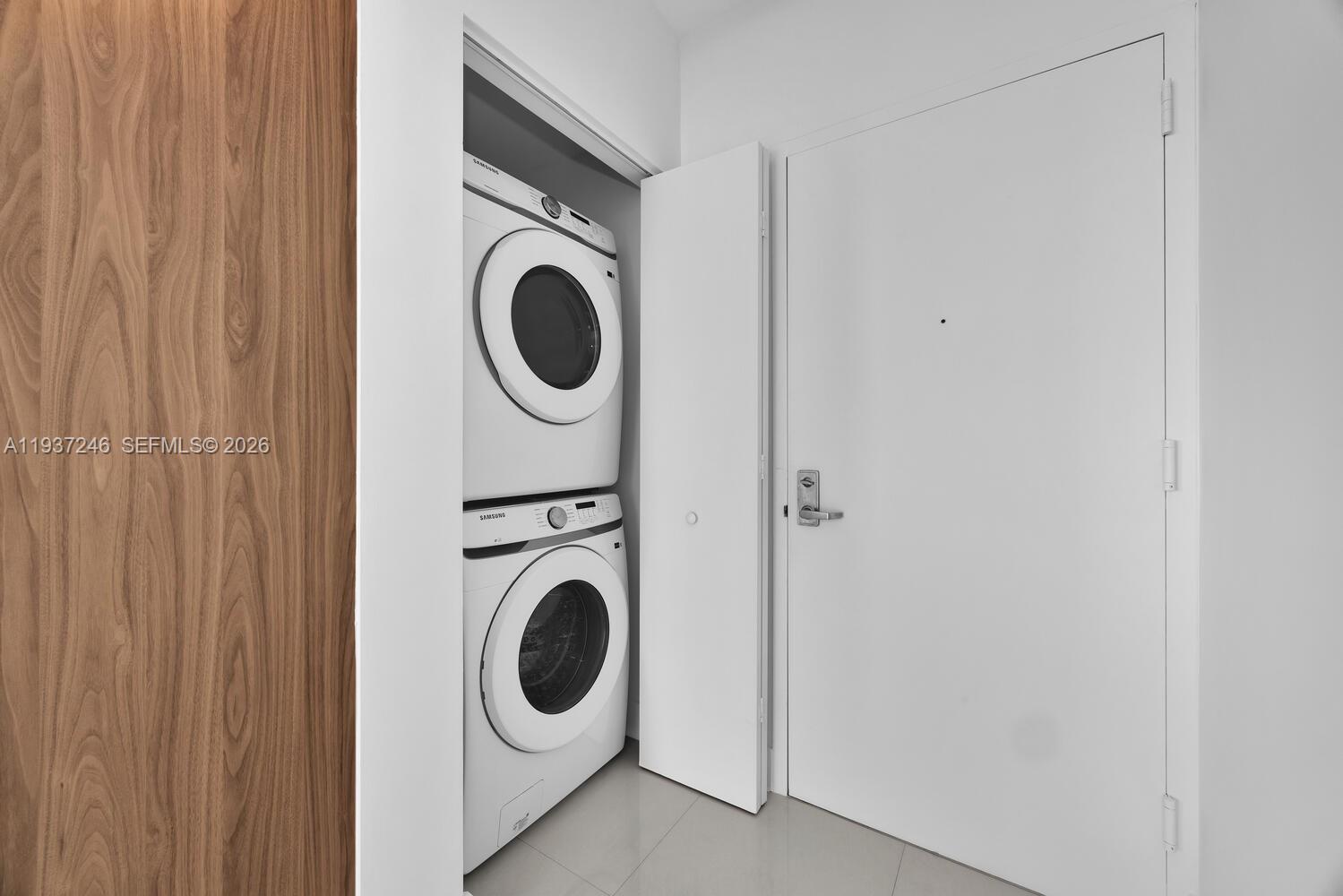 MINT CONDO - Residential