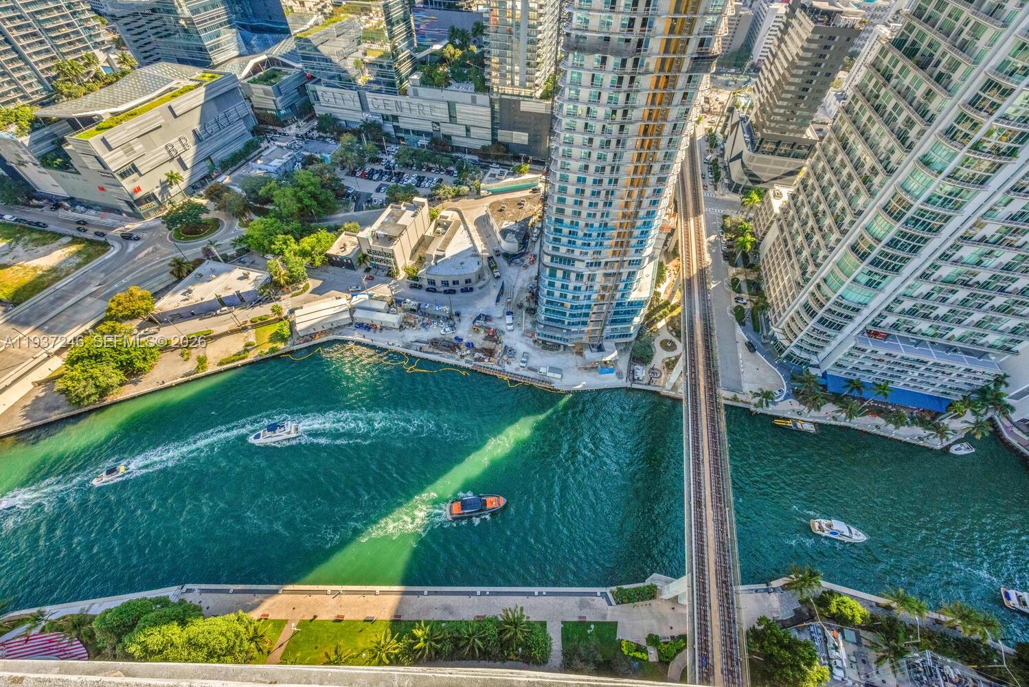 MINT CONDO - Residential