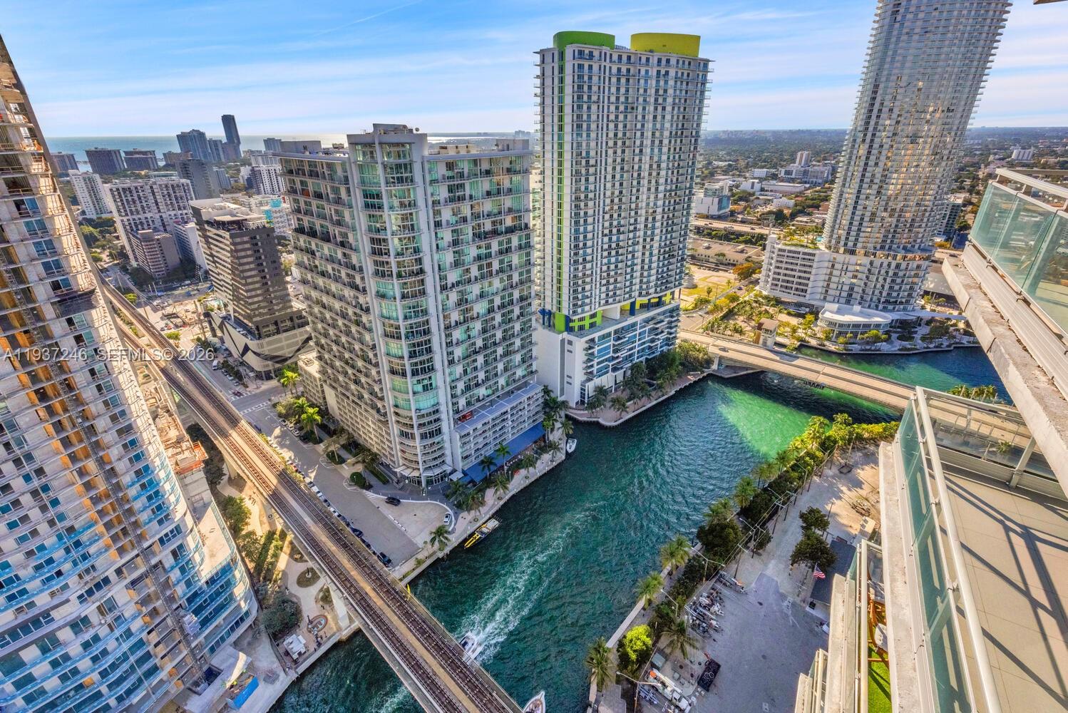 MINT CONDO - Residential