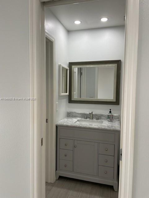 ROYAL WOODS - Residential