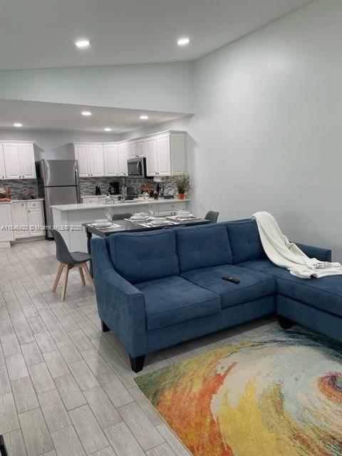 ROYAL WOODS - Residential