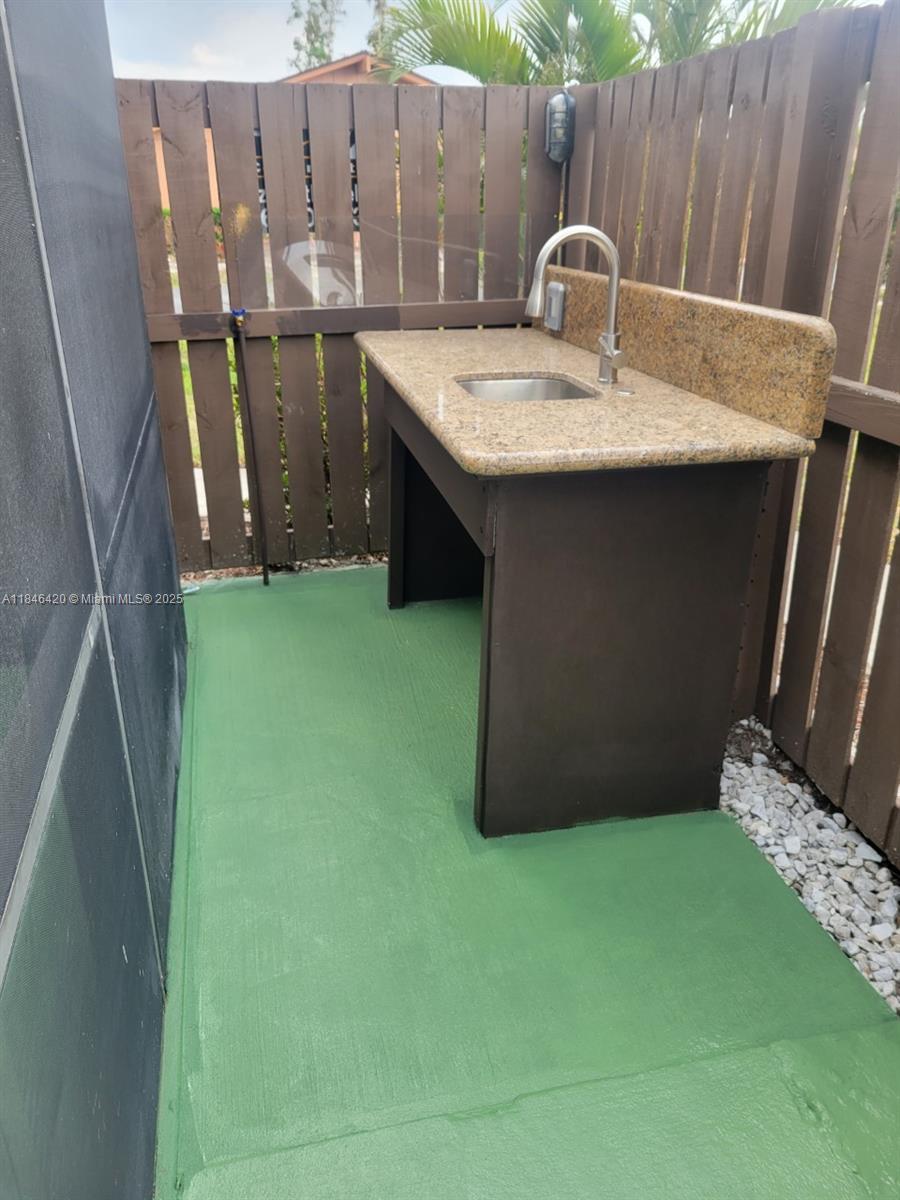 ROYAL WOODS - Residential