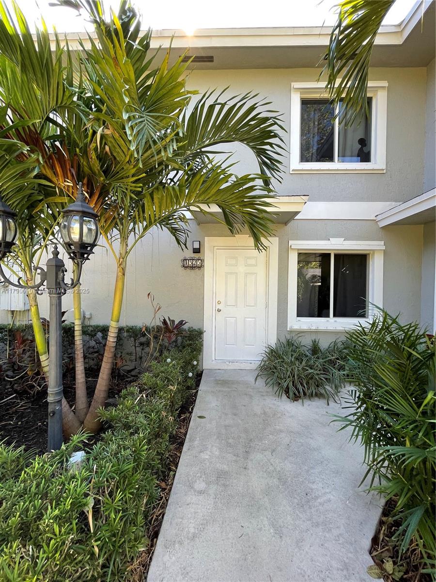 Rental Property at 1325 Ne 5th Ave 1325, Fort Lauderdale, Broward County, Florida - Bedrooms: 3 
Bathrooms: 3  - $3,100 MO.
