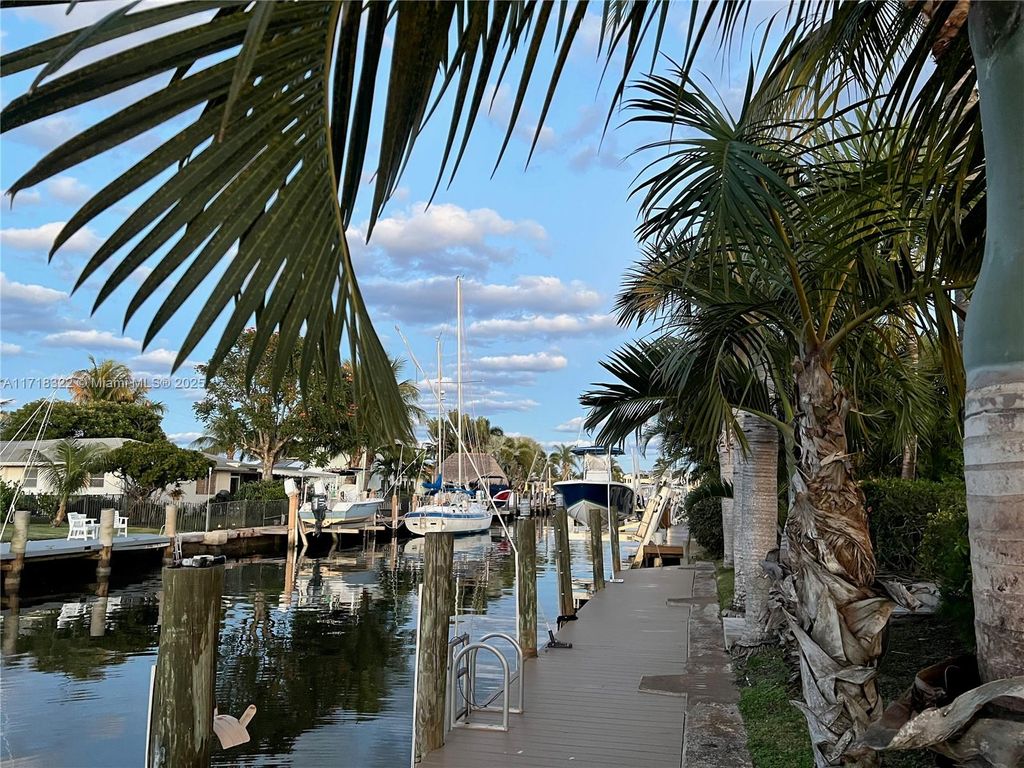 Photo of 947 Isles Rd, Boynton Beach, FL 33435 (MLS # A11718322)