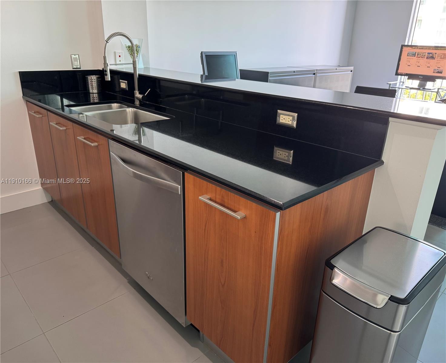 METROPOLIS I AT DADELAND - Residential