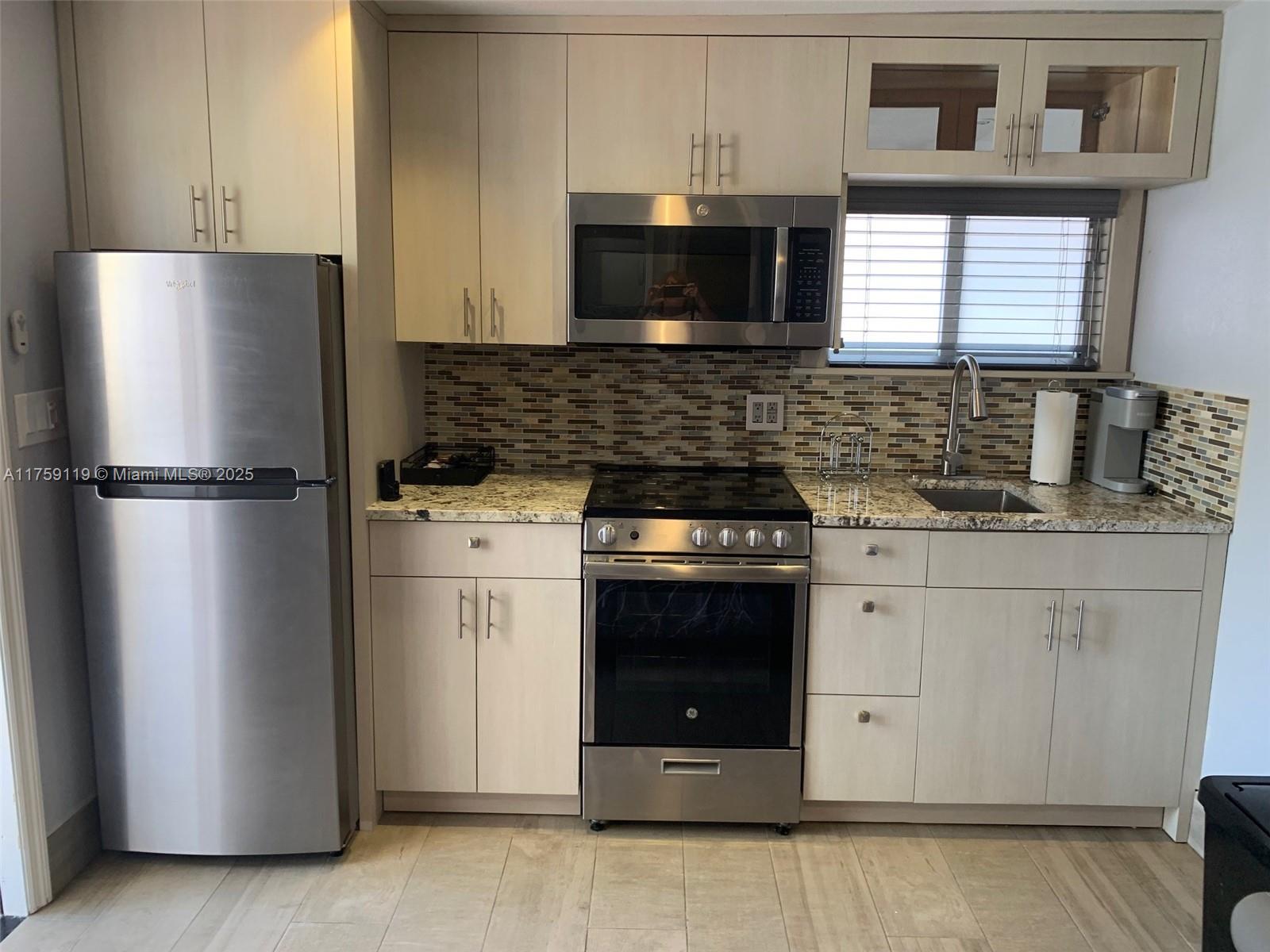 Rental Property at 523 Sw 101st Pl Effic, Miami, Broward County, Florida - Bathrooms: 1  - $1,650 MO.