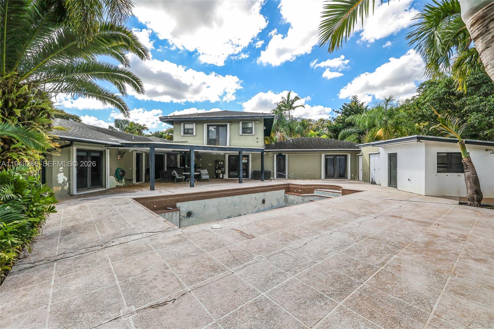 Redland SFH 5 acres - Residential