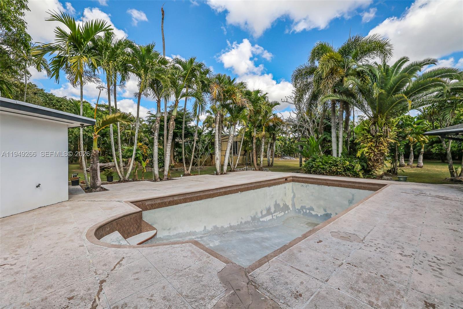 Redland SFH 5 acres - Residential