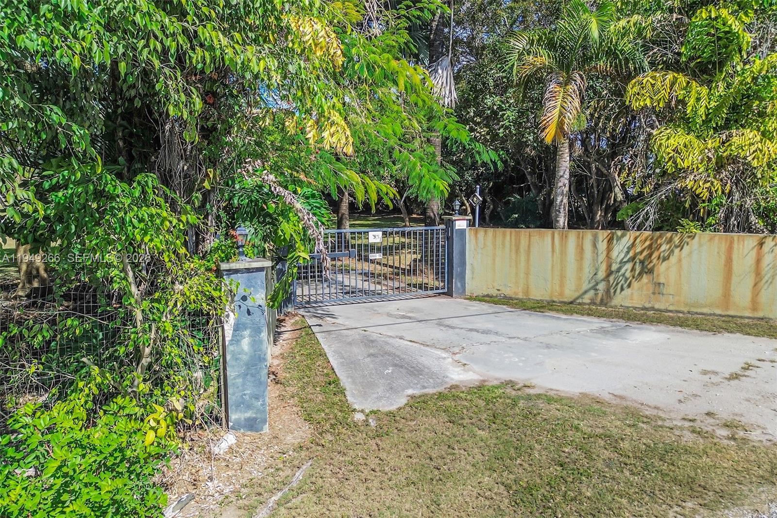 Redland SFH 5 acres - Residential