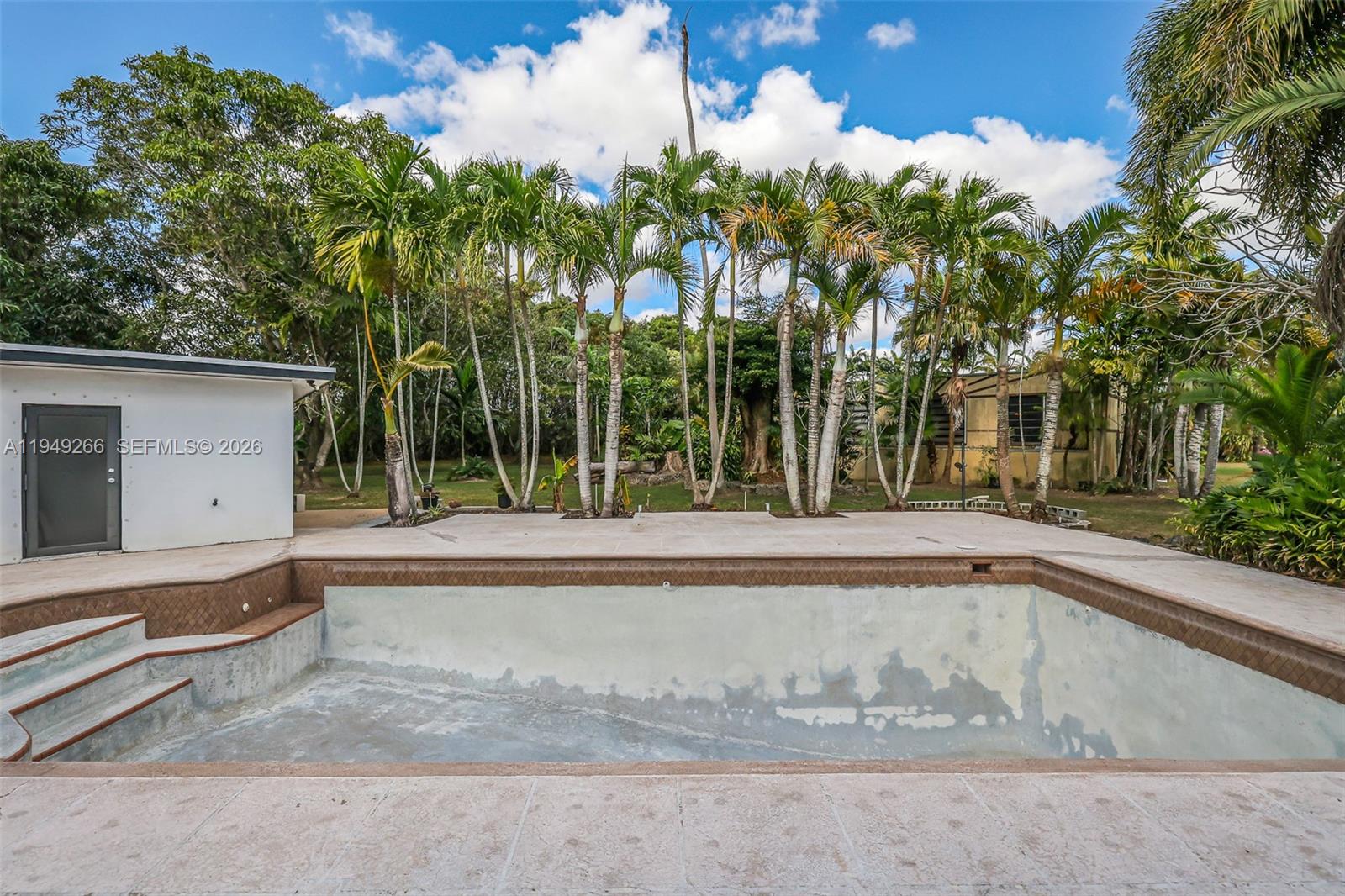 Redland SFH 5 acres - Residential