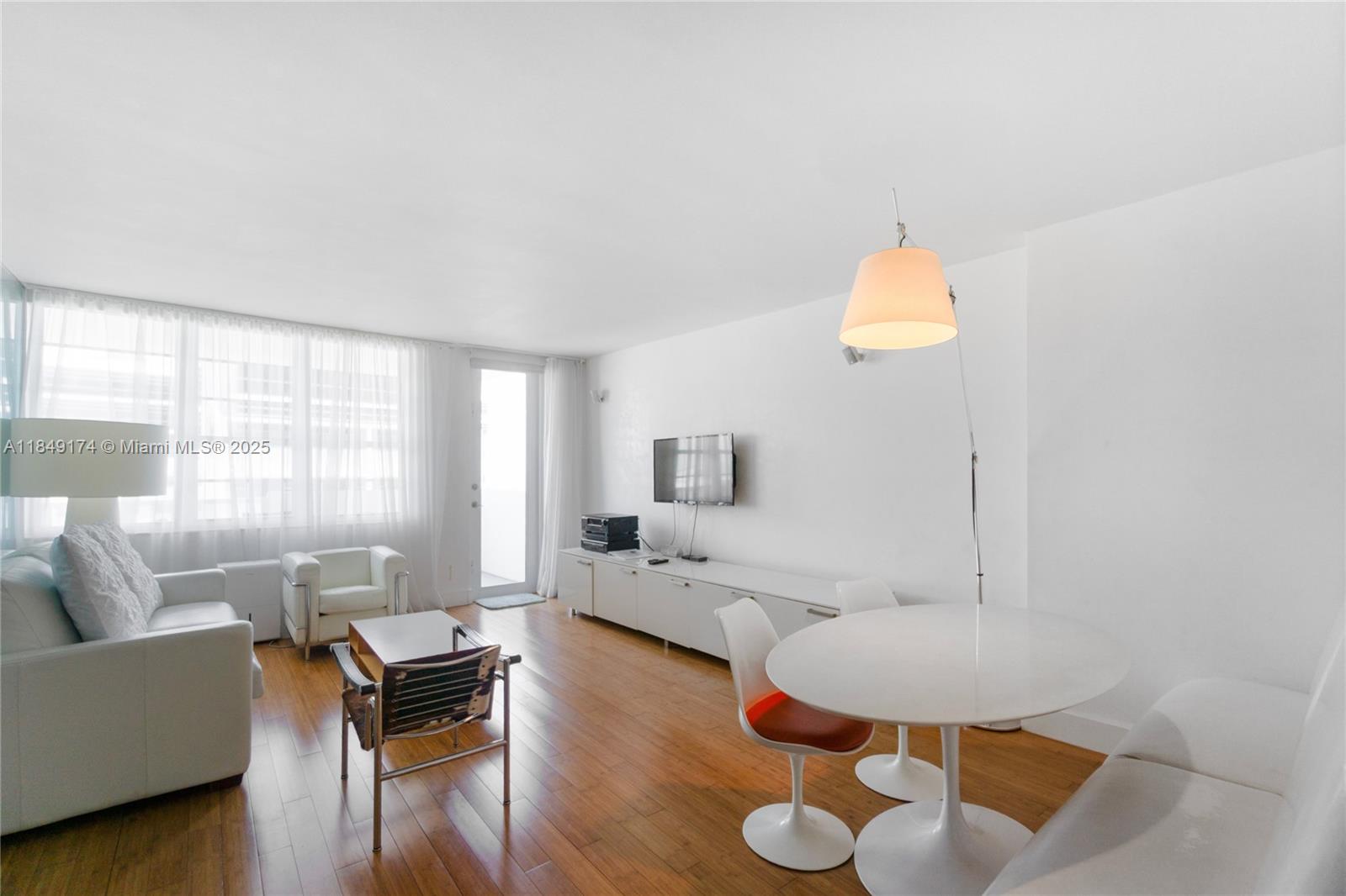 100 Lincoln Rd 923