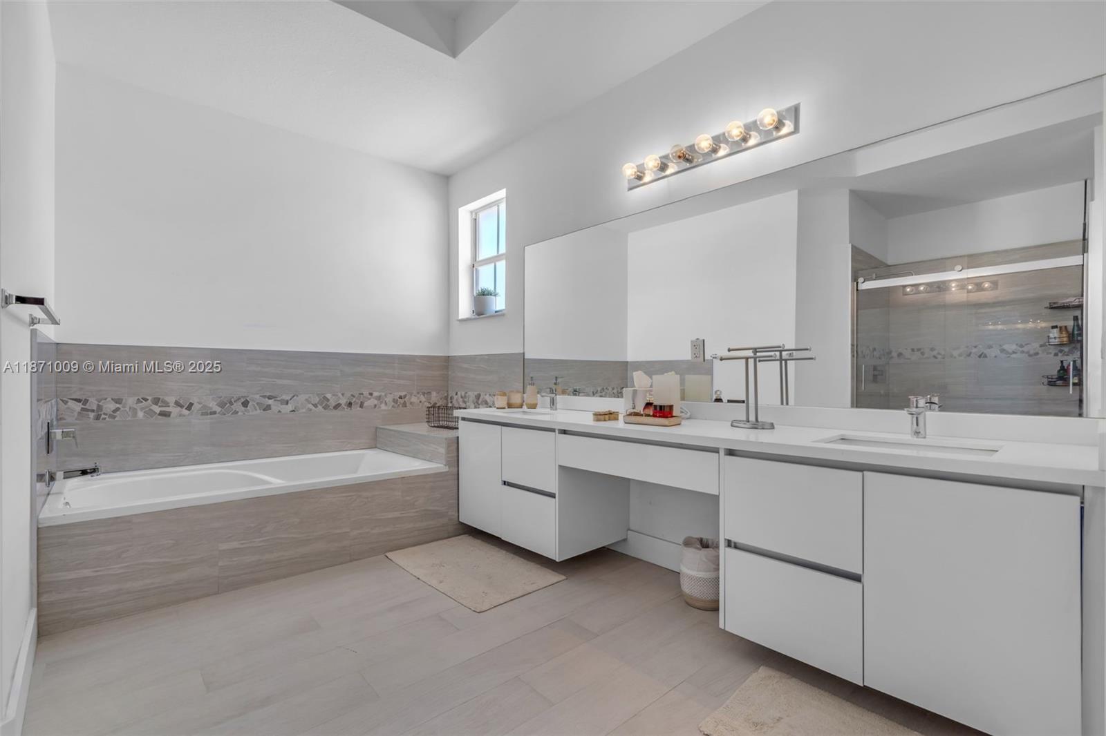 GALAPAGOS II - Residential