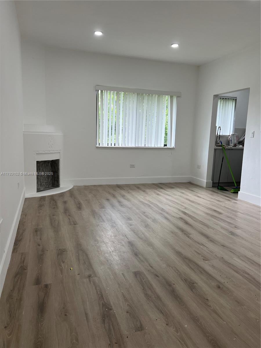 1895 Sw 22nd St 2, Miami, Broward County, Florida - 1 Bedrooms  
1 Bathrooms - 