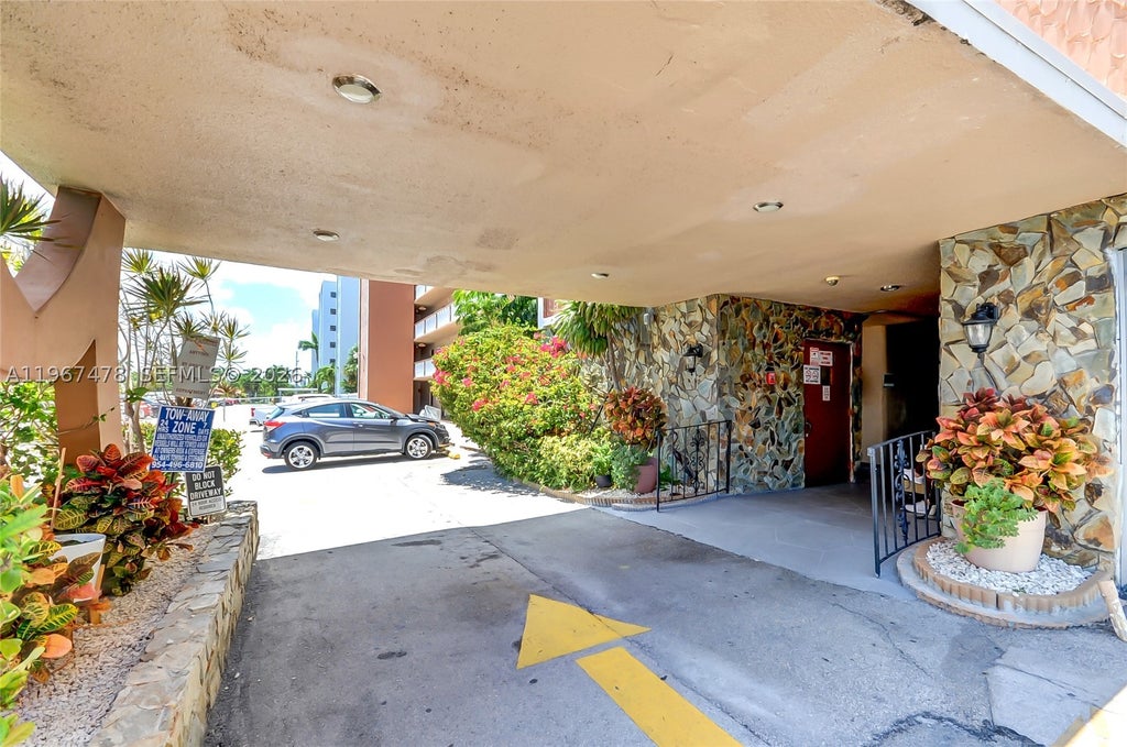 Photo of 301 NE 14th Ave #702, Hallandale Beach, FL 33009 (MLS # A11967478)
