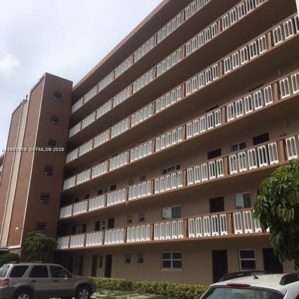 Photo of 301 NE 14th Ave #702, Hallandale Beach, FL 33009 (MLS # A11967478)