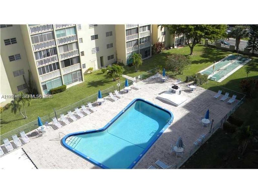 Photo of 301 NE 14th Ave #702, Hallandale Beach, FL 33009 (MLS # A11967478)