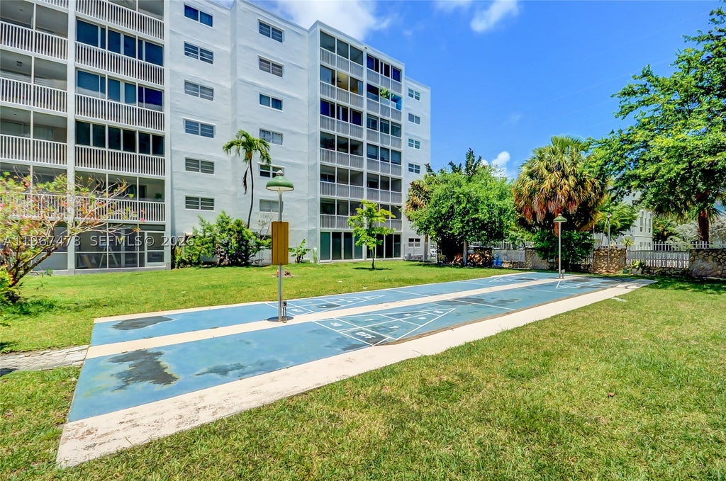 Photo of 301 NE 14th Ave #702, Hallandale Beach, FL 33009 (MLS # A11967478)