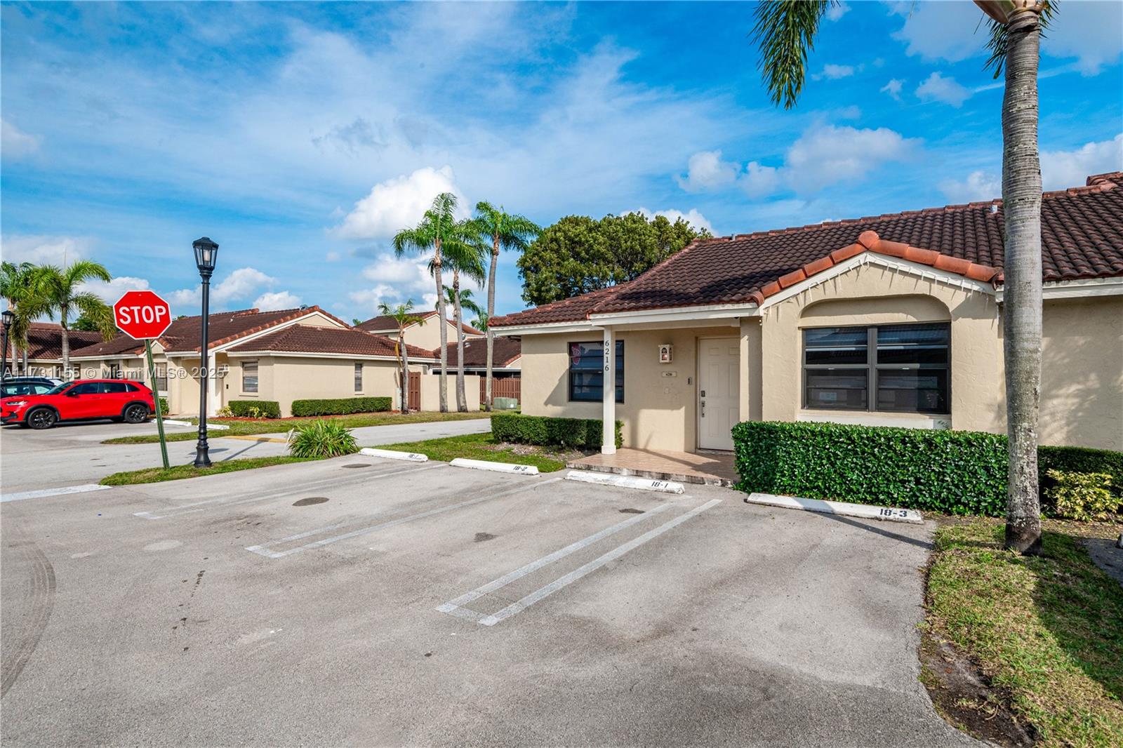 Beautiful townhouse located in The Moors Community. Completely renovated with high-end finishes. Impact resistant windows and doors. A deck equipped with the necessary amenities to enjoy the outdoors. It is a gated community, includes tennis, basketball, pickleball and racquetball courts, also gym. You will love this home.