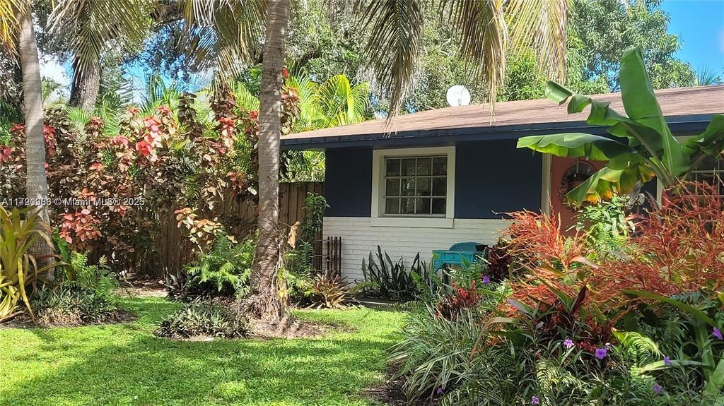 Photo of 212 SW 9th Ave #1-2, Fort Lauderdale, FL 33315 (MLS # A11720983)