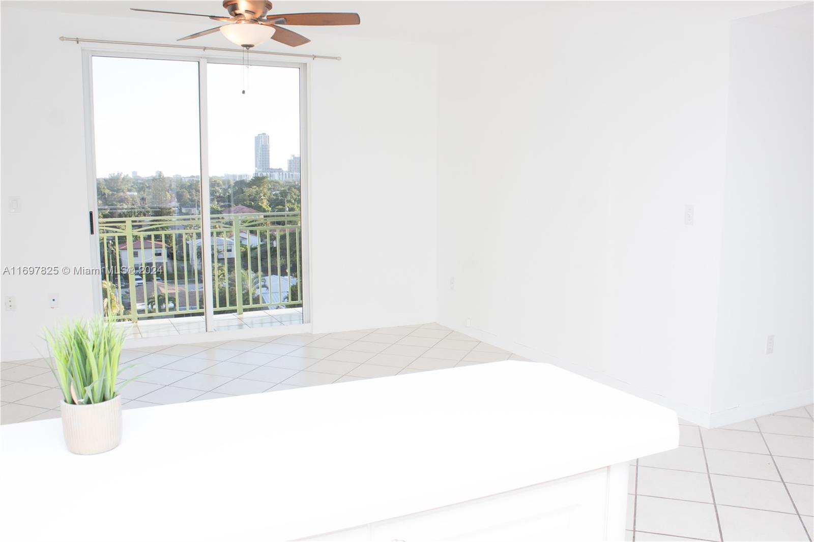 3500 Coral Way Way 805, Miami, Broward County, Florida - 1 Bedrooms  
1 Bathrooms - 