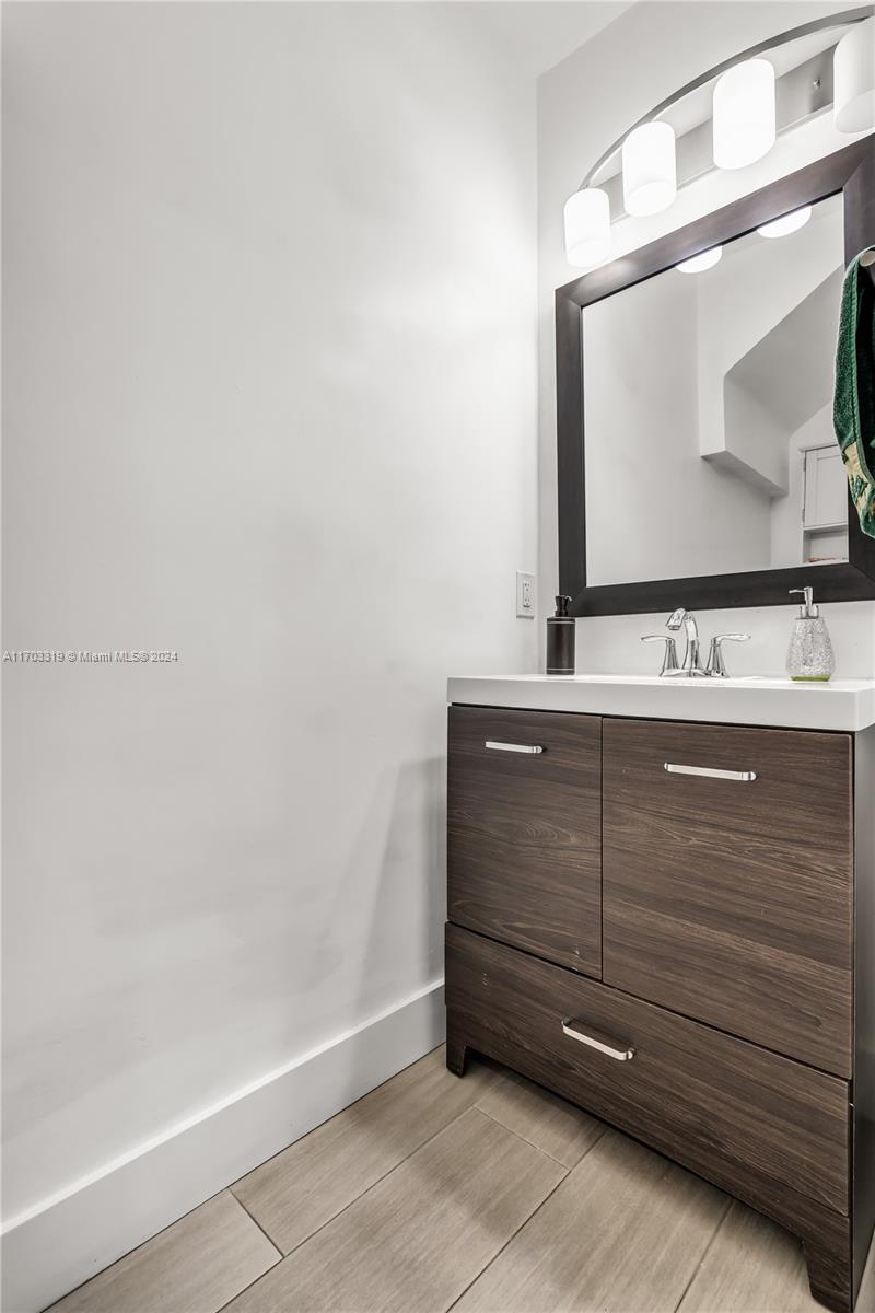 LAKES BY THE BAY GEE - Residential