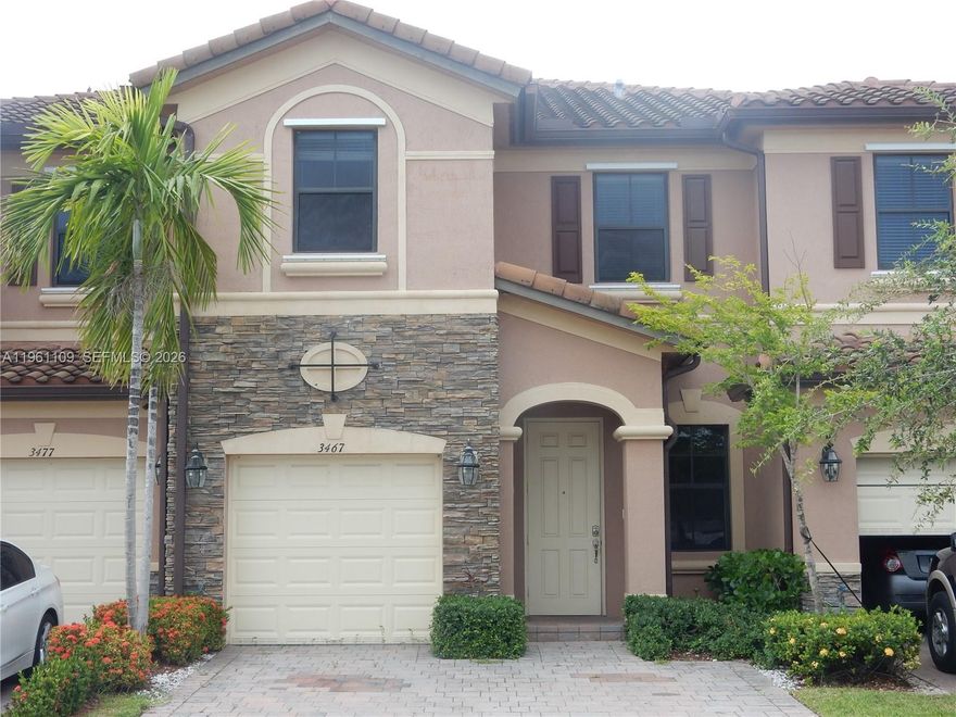 BEAUTIFUL TOWNHOUSE PLENTY OF NATURAL LIGHT...STAINLESS STEEL APPLIANCES AND GRANITE COUNTER TOPS, BIG BACKYARD WITH PLENTY OF SPACE FOR BBQ AND OUTDOOR FURNITURE ....IT WON'T LAST!, CALL FOR AN APPOINTMENT!