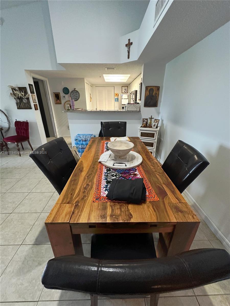 5031 Wiles Rd 304