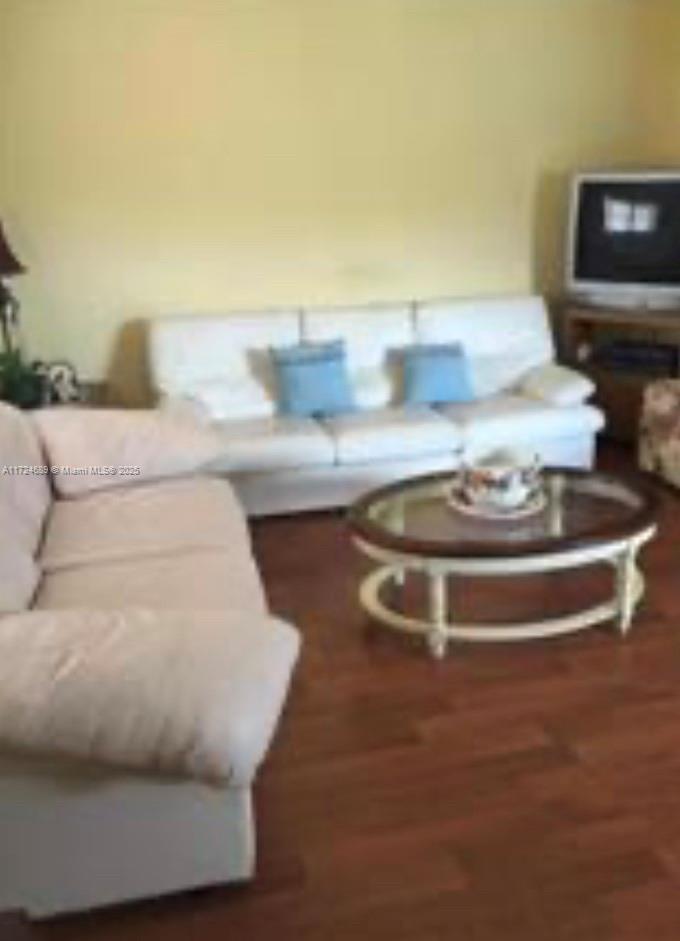 KINGS POINT SAXONY CONDOS - Residential