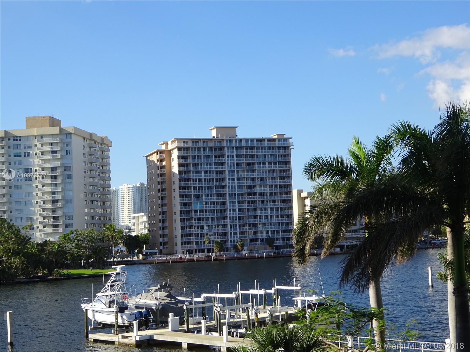 Remodeled, recently painted beautiful studio, open kitchen with granite counters and stainless steel appliances, big closets, marble floors, with a great view