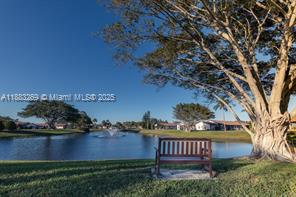 TWIN LAKES SOUTH & TOWN V - Residential