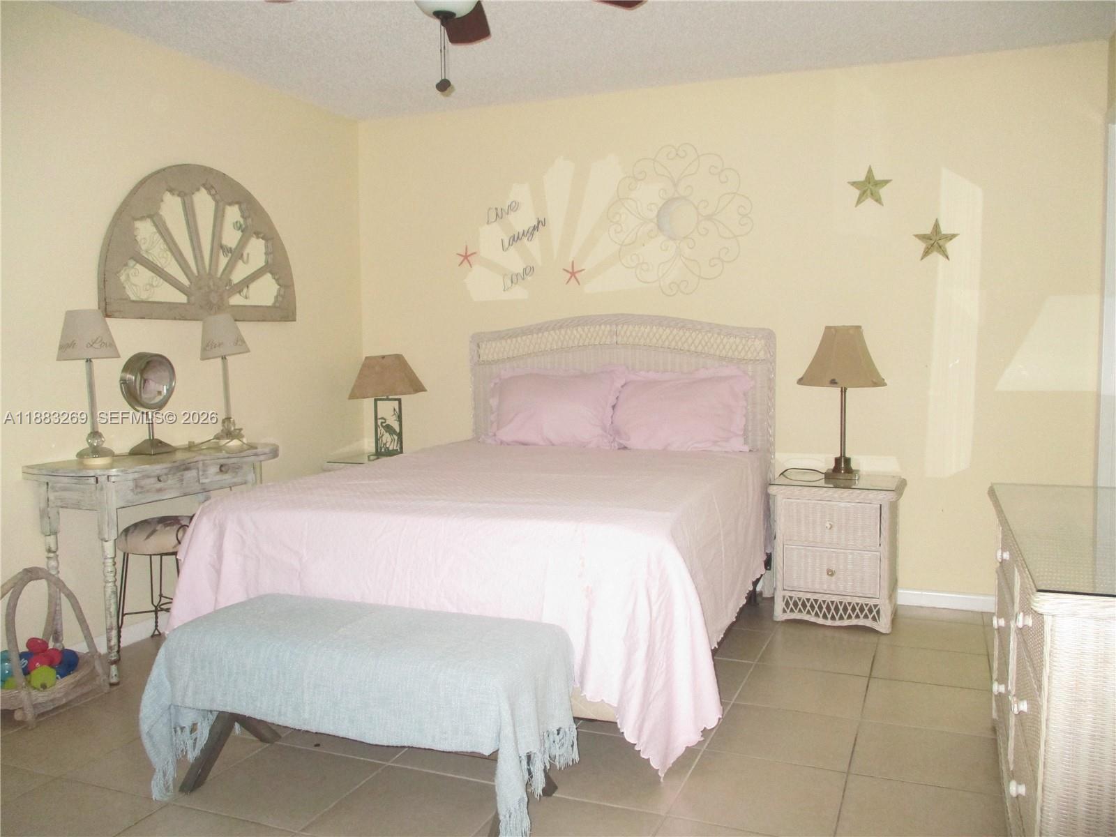 TWIN LAKES SOUTH & TOWN V - Residential