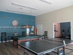 TWIN LAKES SOUTH & TOWN V - Residential