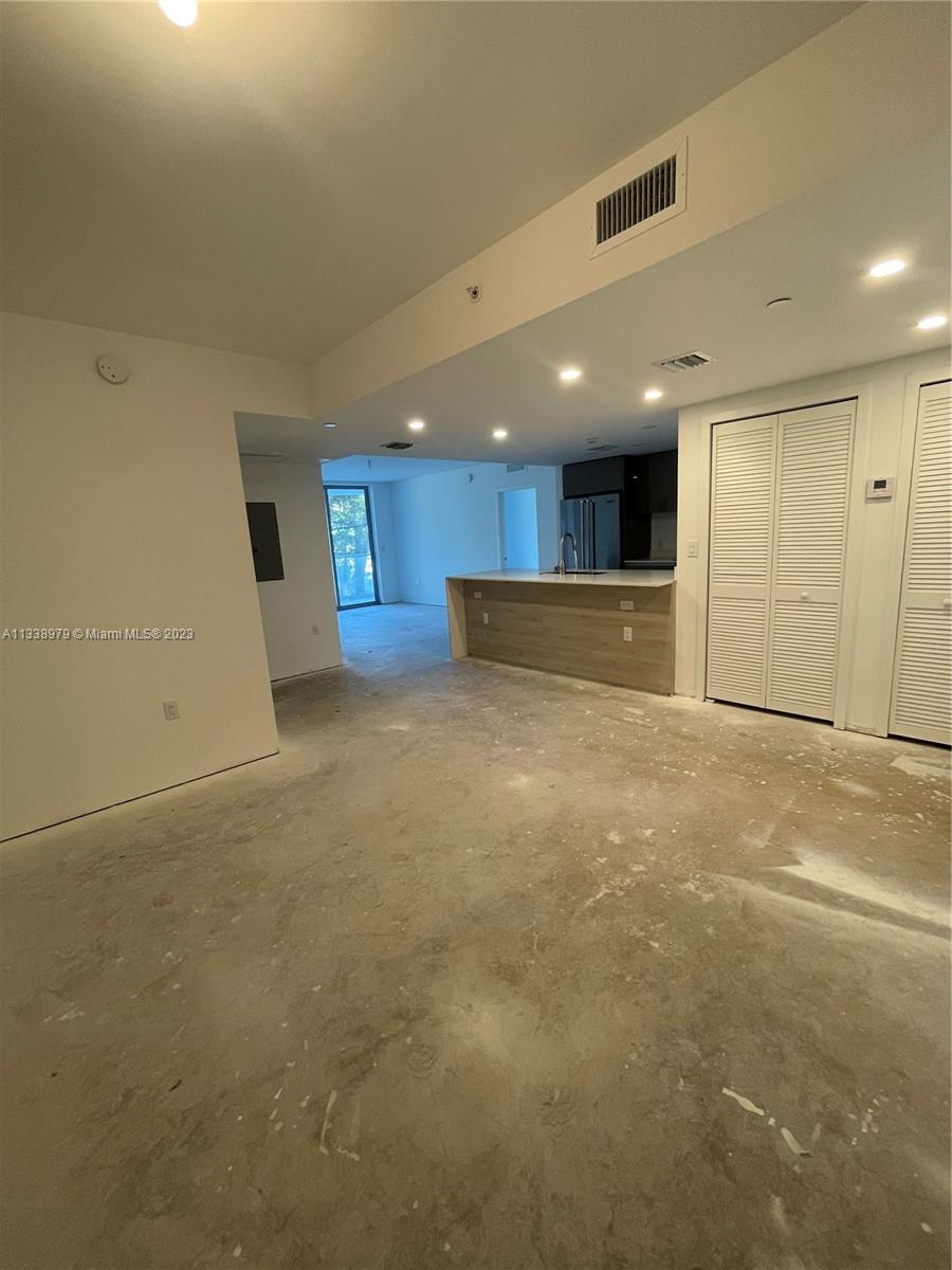 THE HIGHLANDS CONDO - Residential