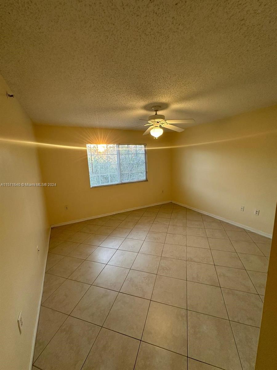 5021 Wiles Rd 305