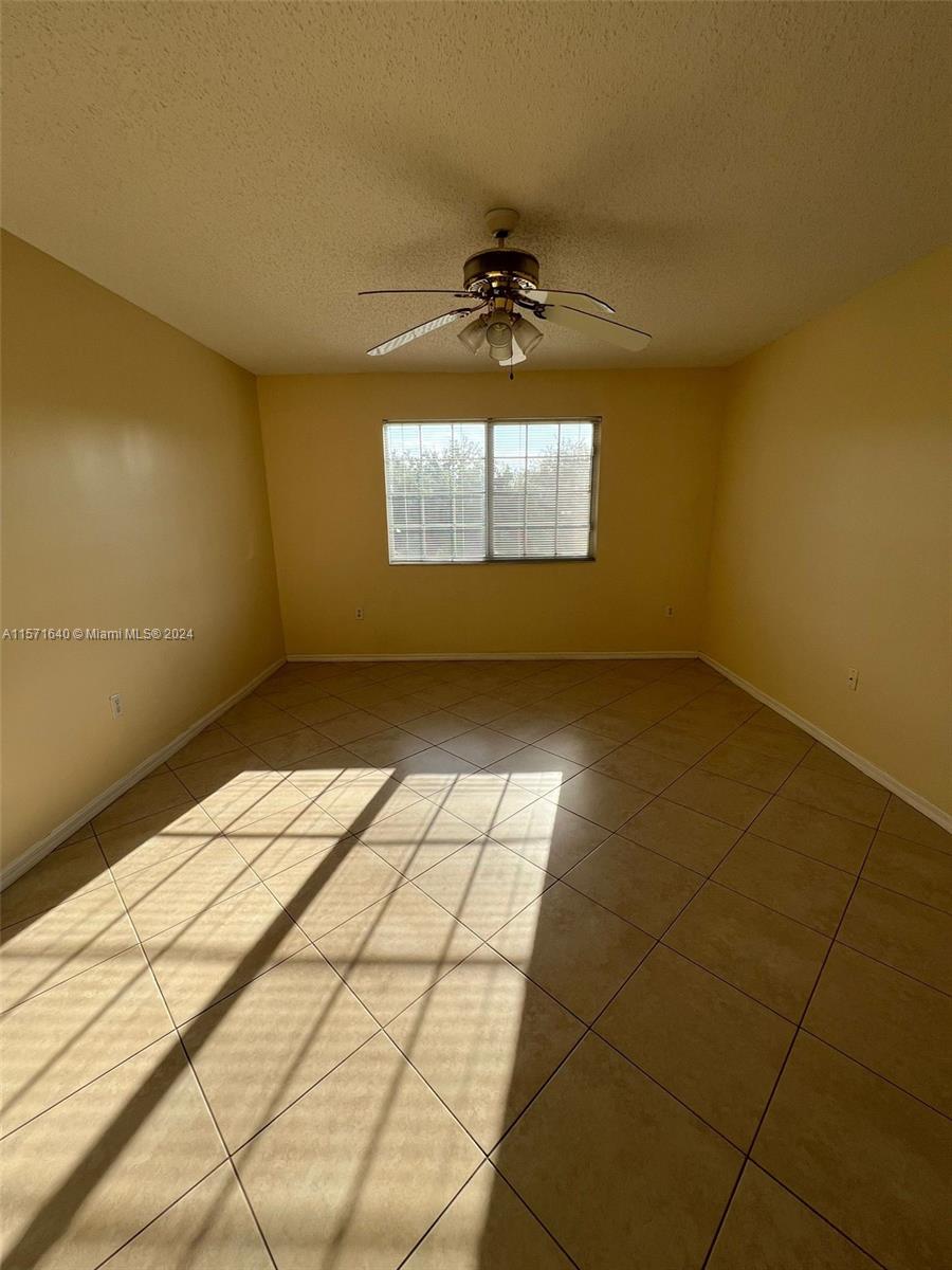 5021 Wiles Rd 305