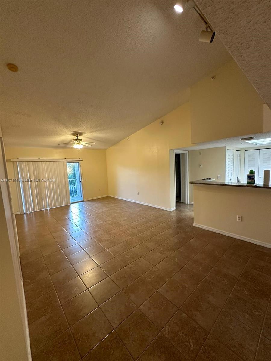 5021 Wiles Rd 305