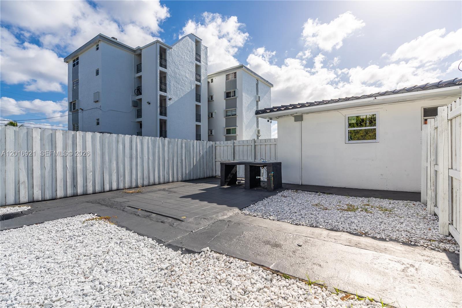 BEACON MANOR - Residential Lease