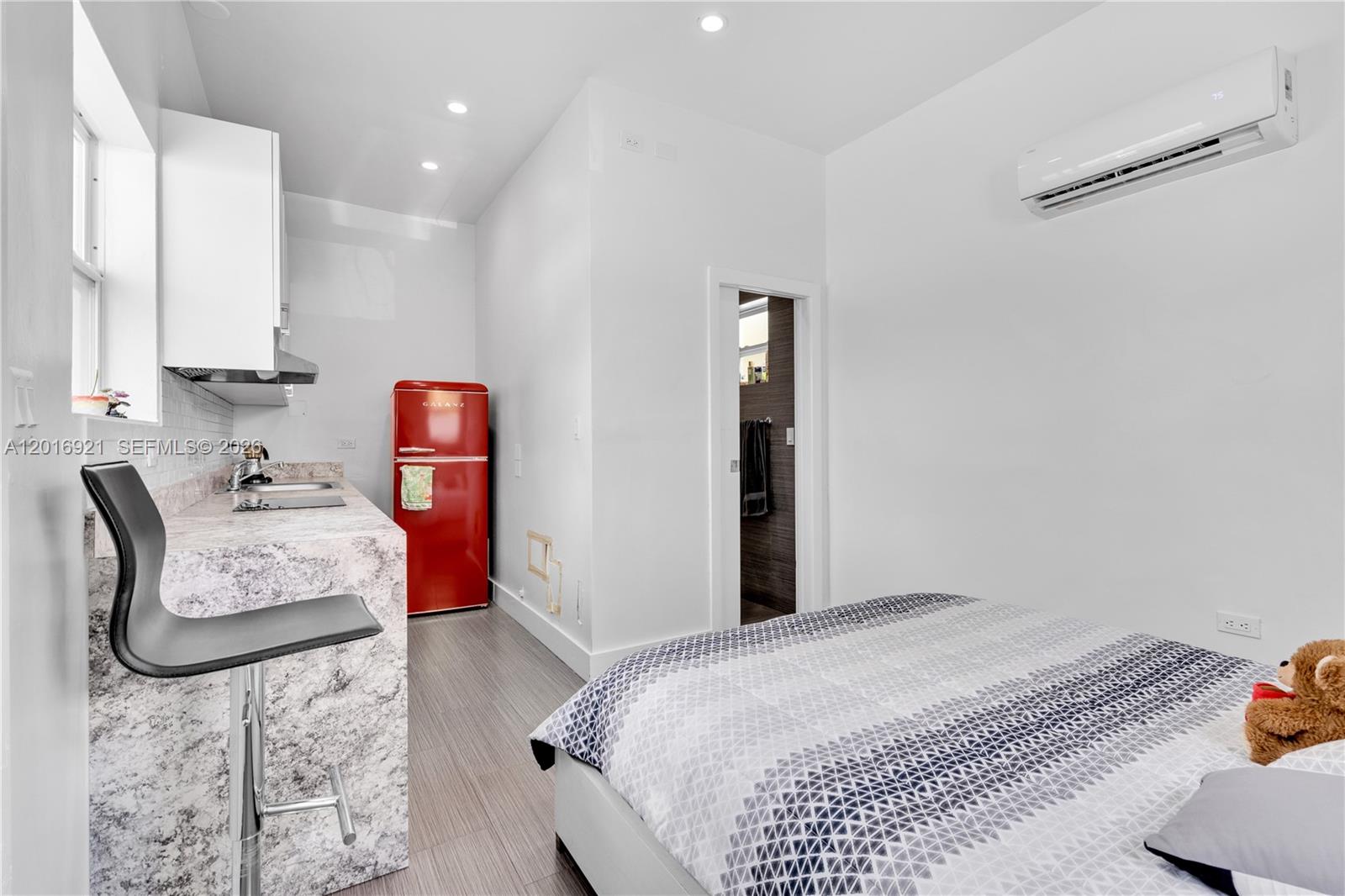 BEACON MANOR - Residential Lease