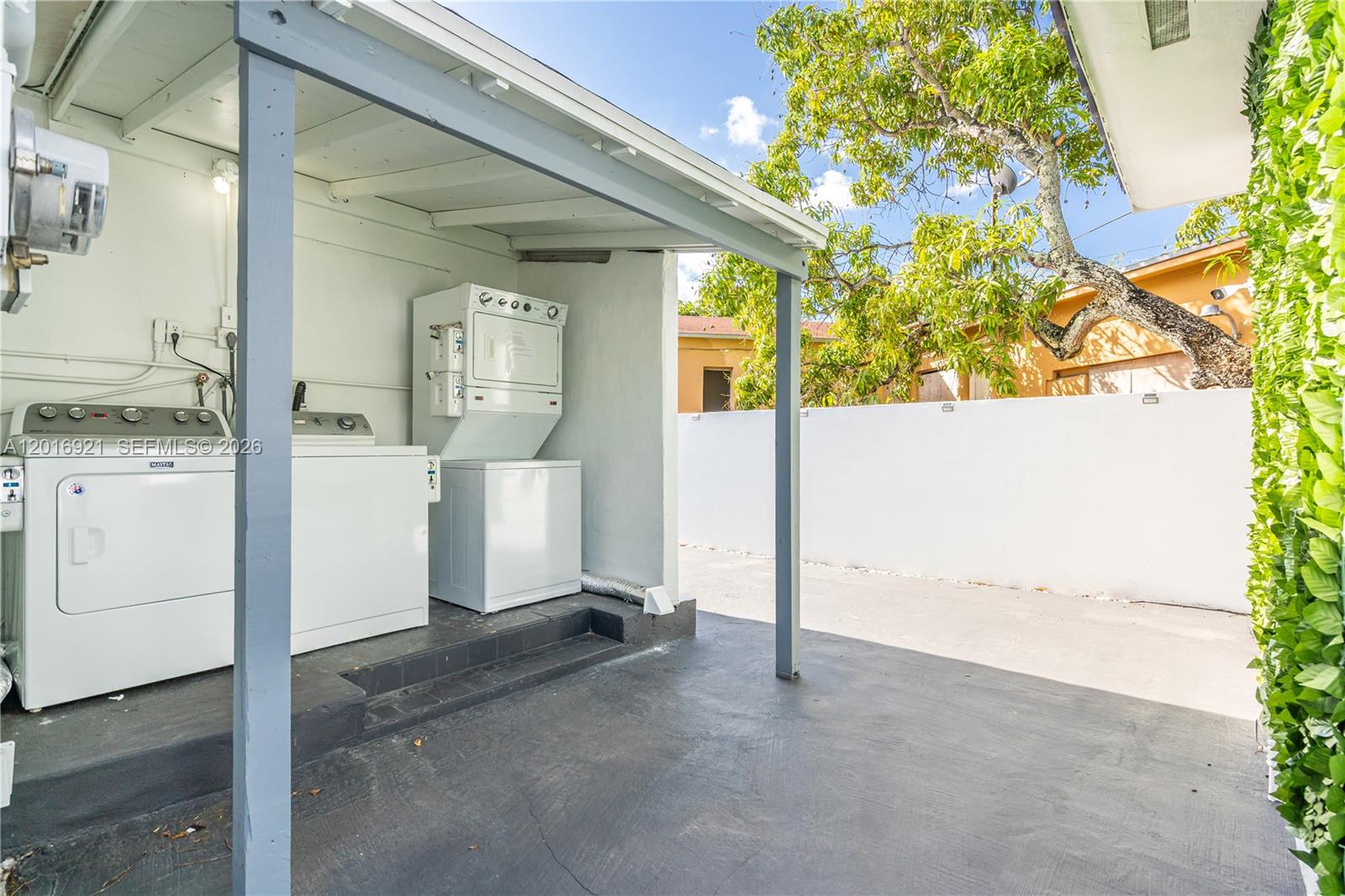 BEACON MANOR - Residential Lease