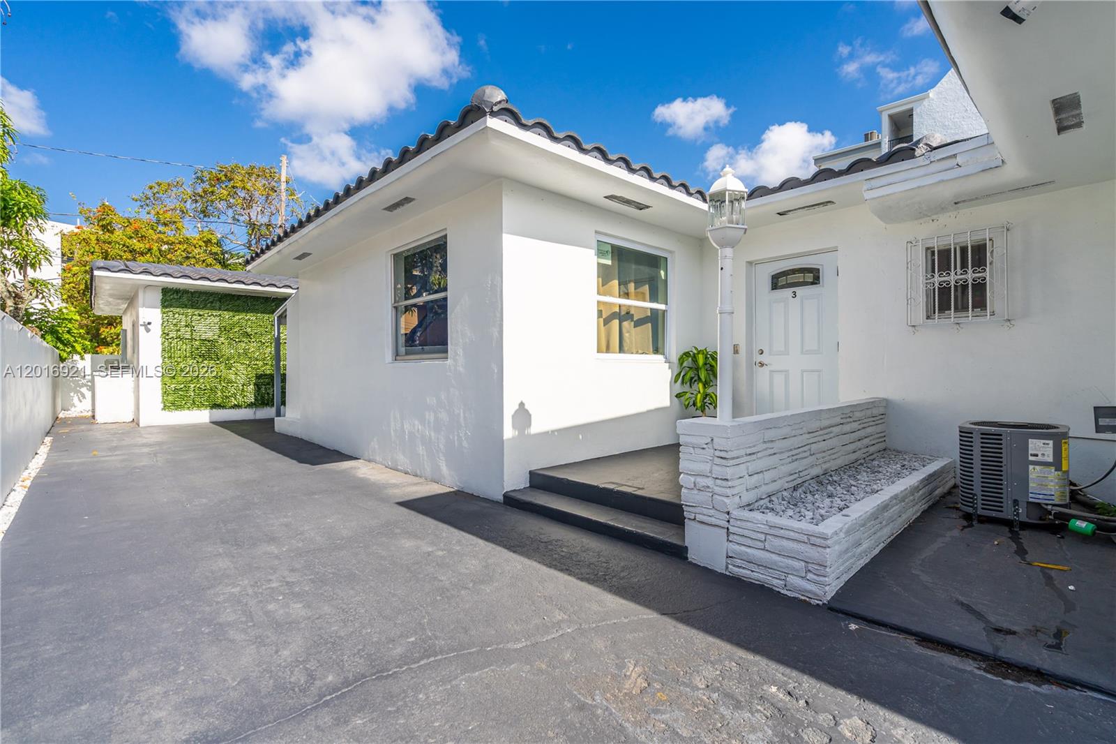 BEACON MANOR - Residential Lease