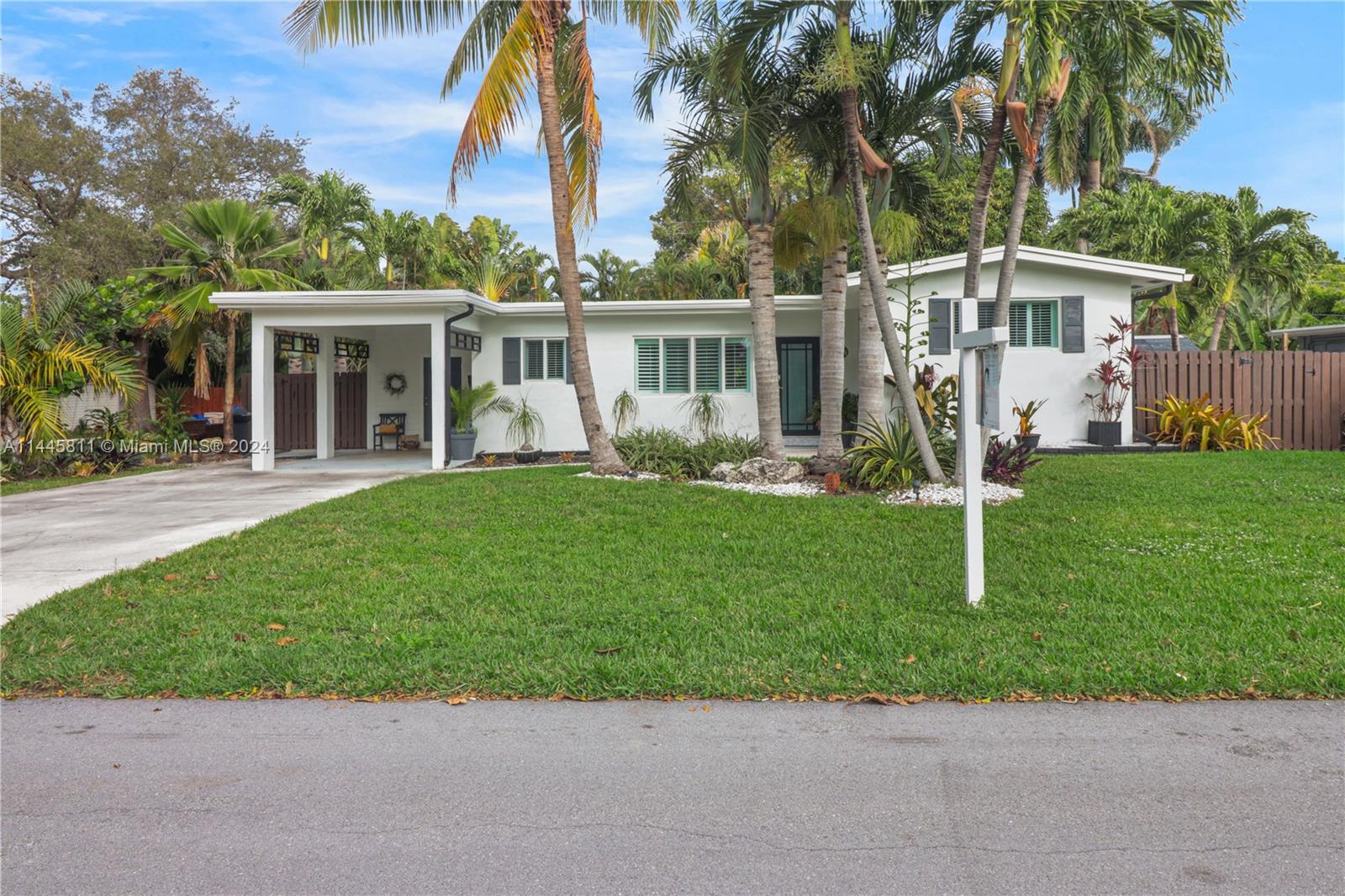 Property for Sale at 1417 Ne 27th St, Wilton Manors, Broward County, Florida - Bedrooms: 3 
Bathrooms: 2  - $895,000